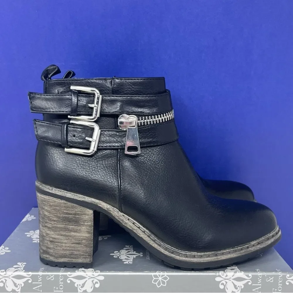 Olivia Miller Baxter Silver Hardware Buckle Zipper Booties NWOB size 7